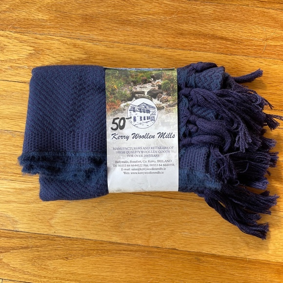 Kerry Woollen Mills scarf - Picture 1 of 4